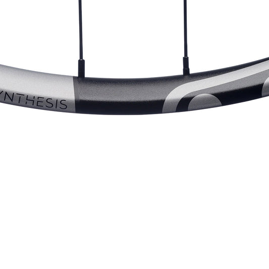 Crankbrothers Synthesis Alloy 2.0 Enduro front wheel with 29-inch 622mm rim, black alloy, 6-bolt disc, 15mm thru-axle, 28 spokes.
