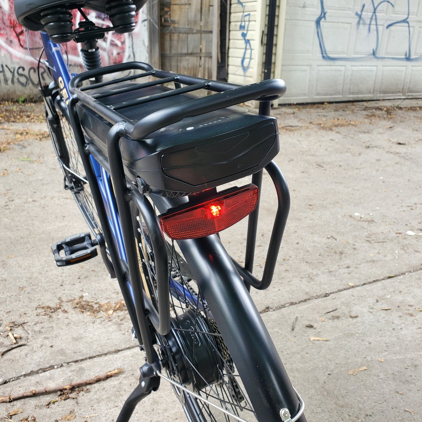 Genesis E-100 E-bike Electric Assist - MetroCycle