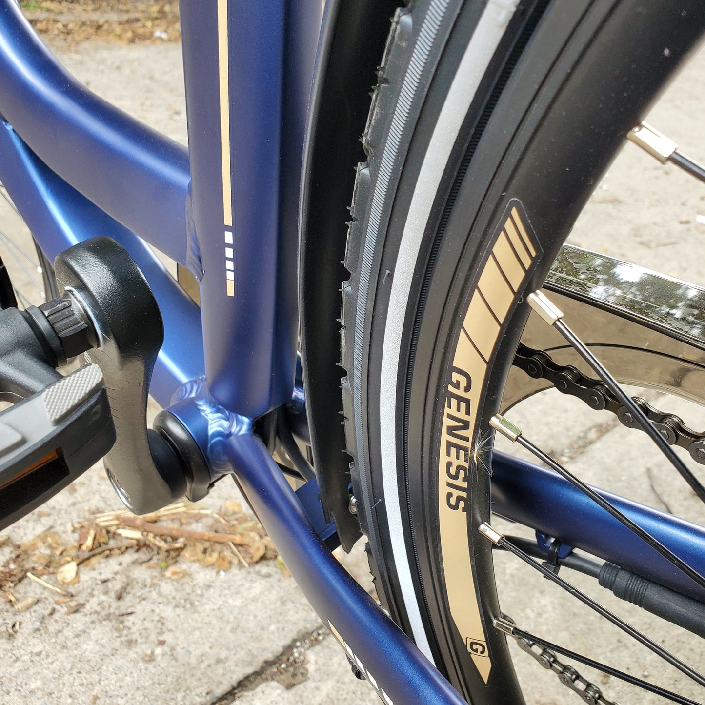Genesis E-100 E-bike Electric Assist - MetroCycle