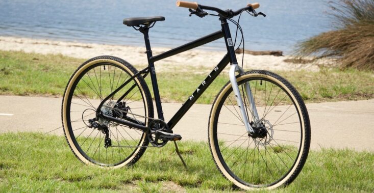Black Marin Kentfield 1 urban city bicycle with lightweight frame and modern design, suitable for city commuting and casual riding.