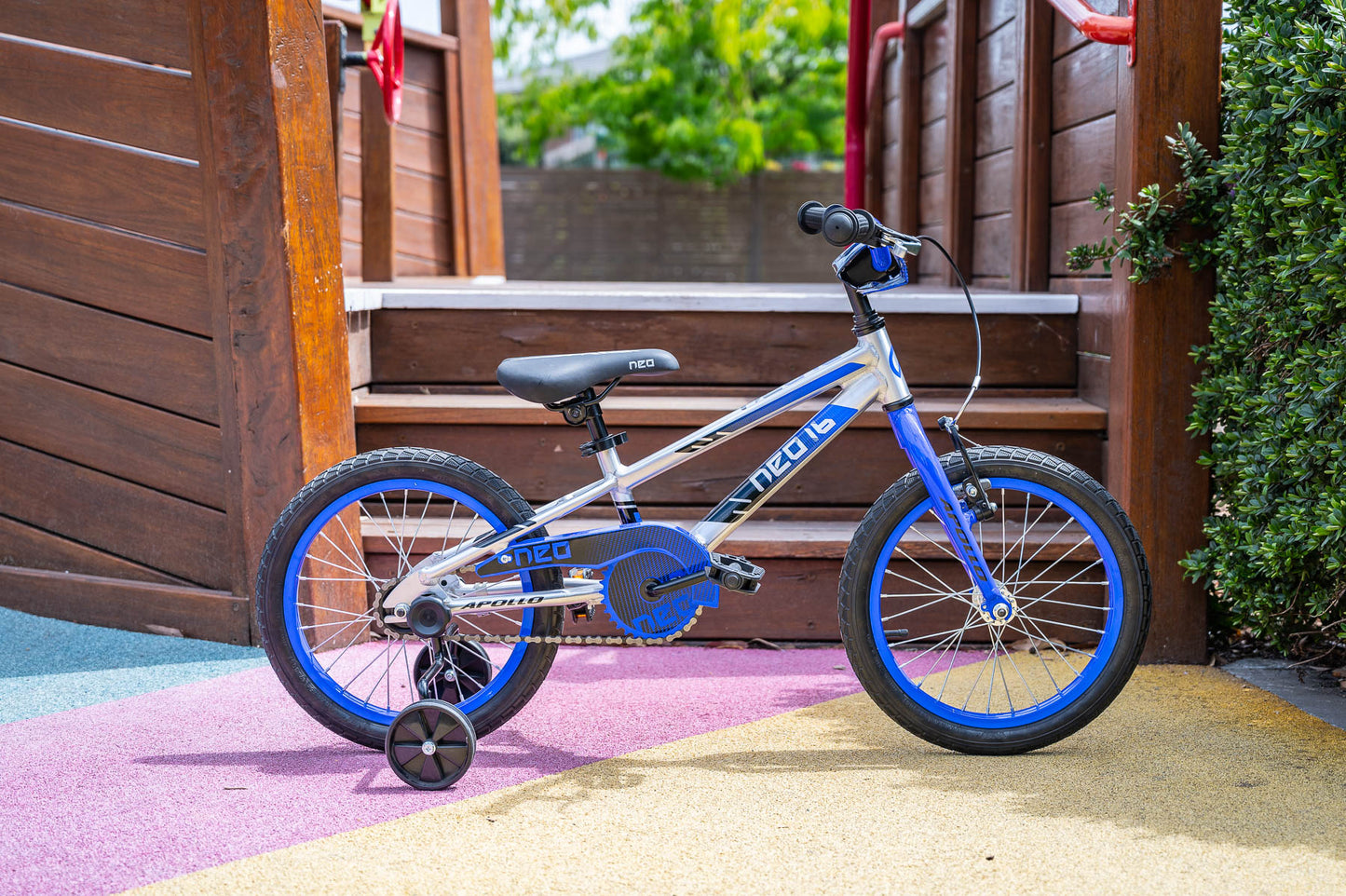 Neo+ 16" outdoor side shot in blue