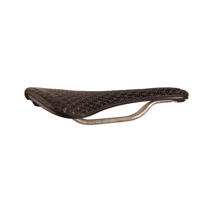 Selle Italia Novus Boost Evo road saddle with carbonio shell, black, unisex design, 145 x 245mm, lightweight and aerodynamic.