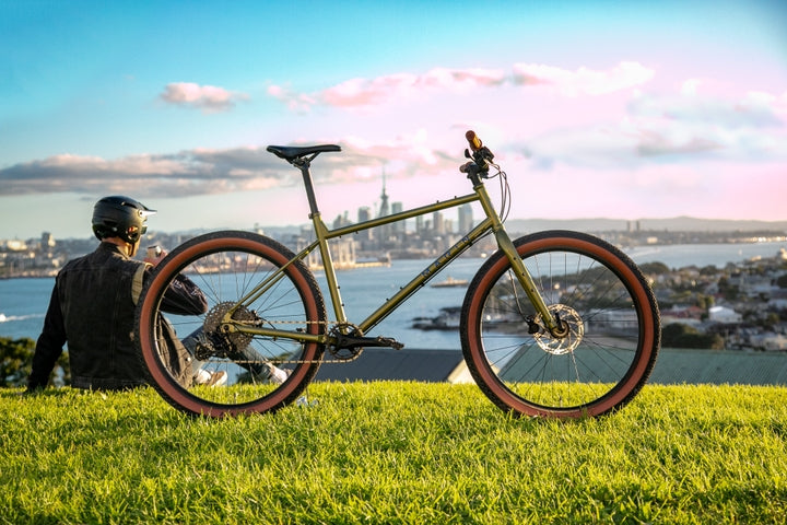 Marin Muirwoods urban city bicycle with black frame and sleek design, suitable for city commuting and urban riding.
