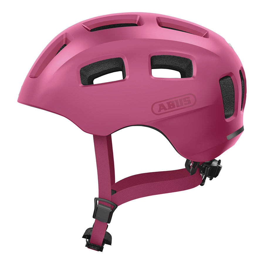 Abus Youn-I 2.0 youth helmet in velvet black with adjustable straps and ventilation for kids' safety and comfort.