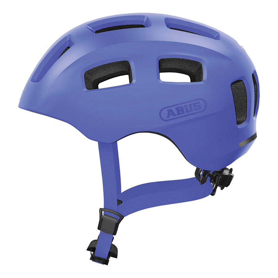 Abus Youn-I 2.0 youth helmet in velvet black with adjustable straps and ventilation for safe riding.