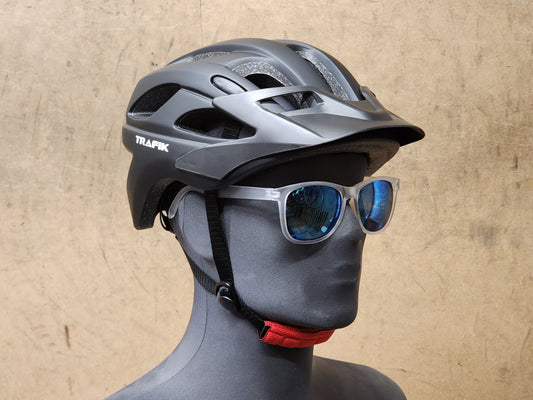 Babac Trafik 2.0 recreational and commuter helmet in medium size, with adjustable straps and colorful design for safe biking.