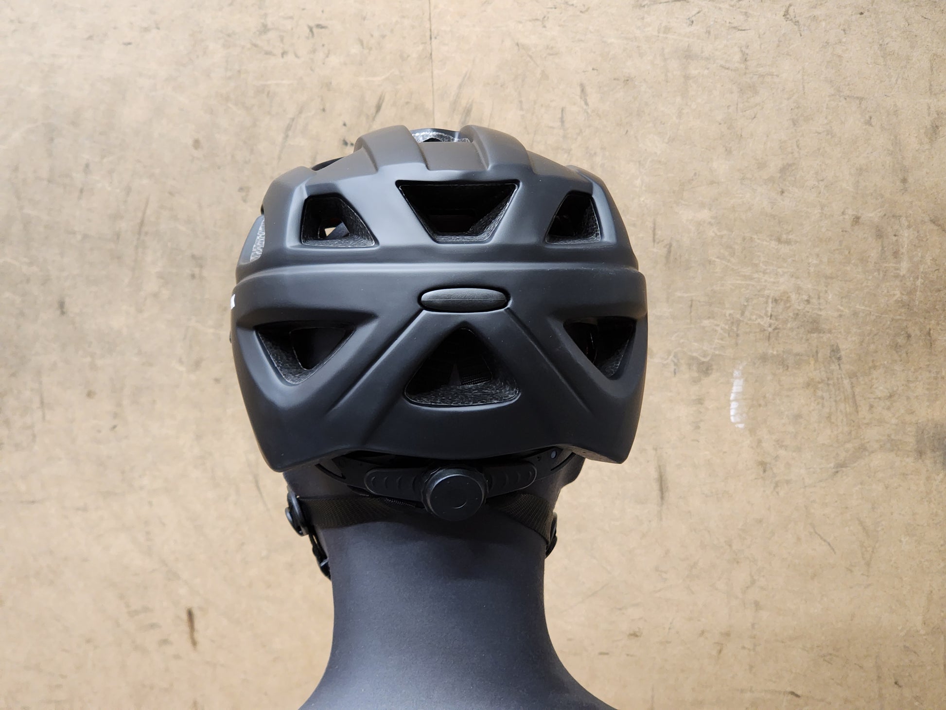 Babac Trafik 2.0 recreational and commuter helmet in medium size, lightweight design with adjustable straps and ventilation.