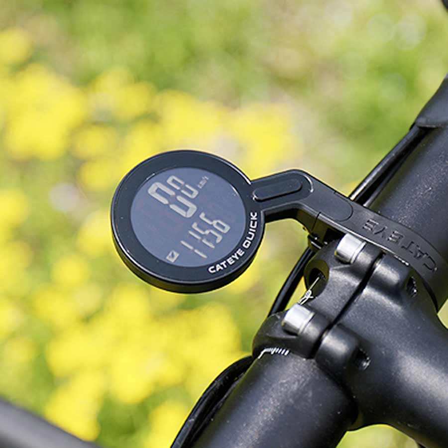 CatEye Quick computer GPS cycling computer with black display, no heart rate or cadence monitoring, compact and lightweight.