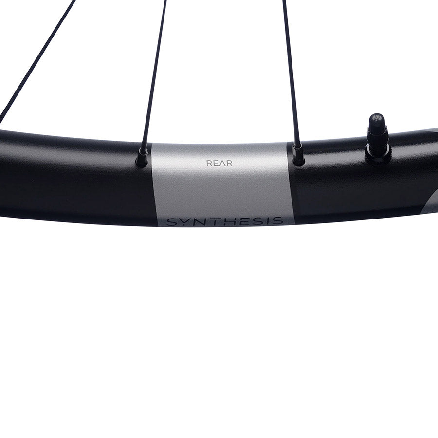 Crankbrothers Synthesis Alloy 2.0 Enduro wheels front 29-inch black alloy wheels with 28 holes and 15mm thru-axle for mountain biking