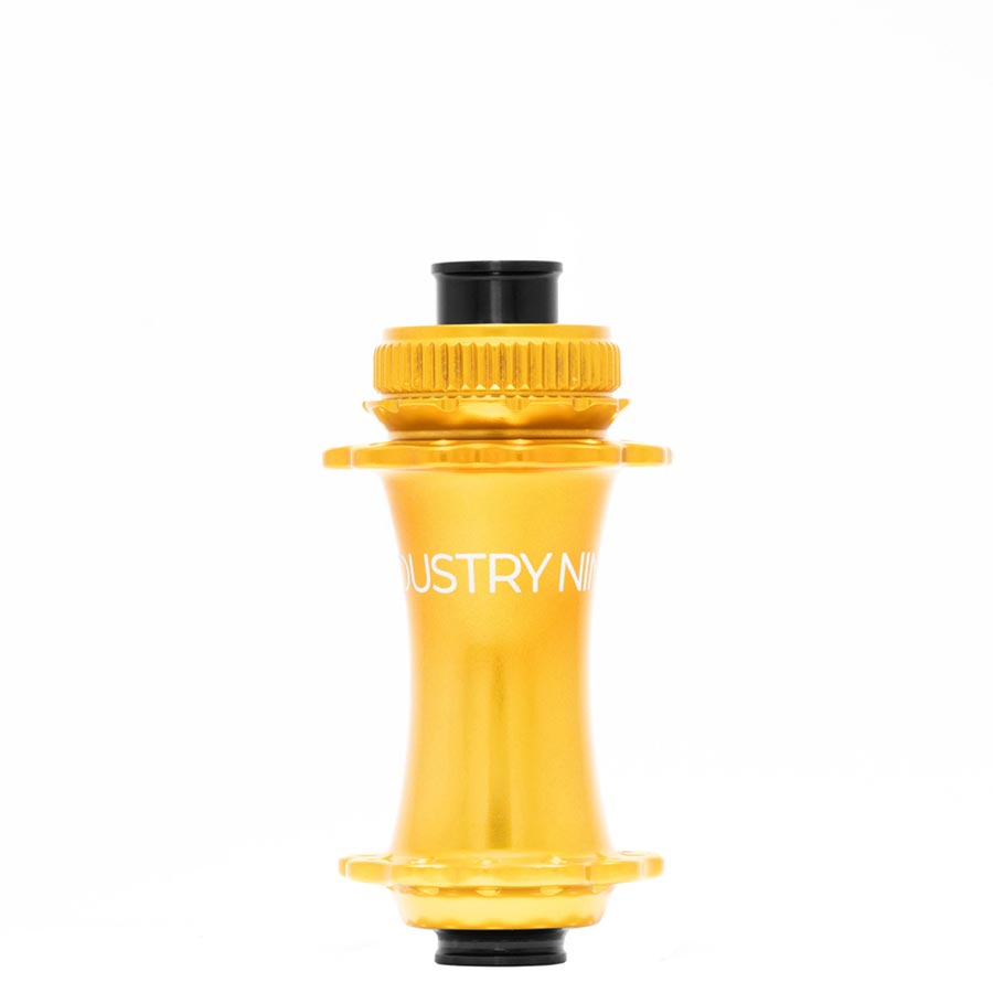 Industry Nine Solix M Classic Front disc hub with 24h 15mm TA 110mm Boost black finish, featuring durable design and high-performance components.