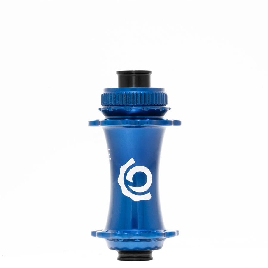 Industry Nine Solix M Classic front disc hub with 24H, 15mm thru-axle, 110mm boost spacing in black for mountain bikes.