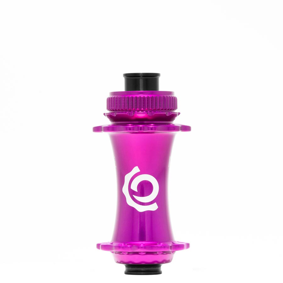 Industry Nine Solix M Classic front disc hub in black with 24h, 15mm thru-axle, 110mm boost spacing, for mountain bikes.