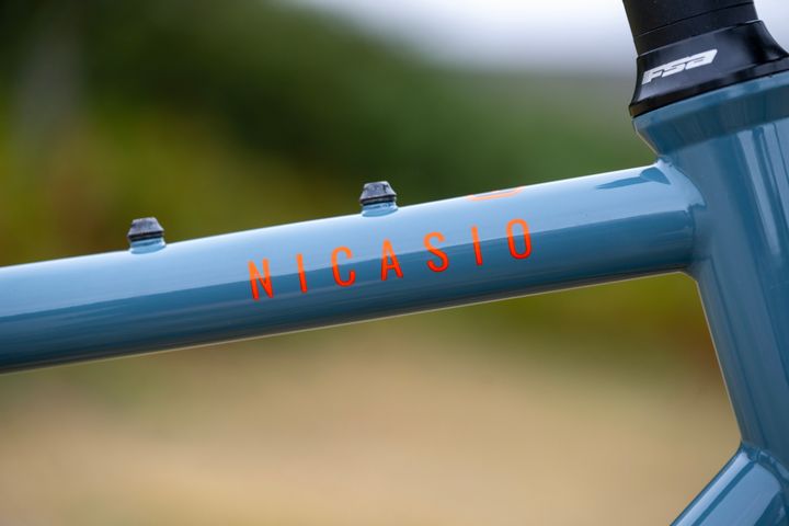 Marin Nicasio+ gravel bike in grey with 50cm frame, featuring drop handlebars and knobby tires for off-road cycling.