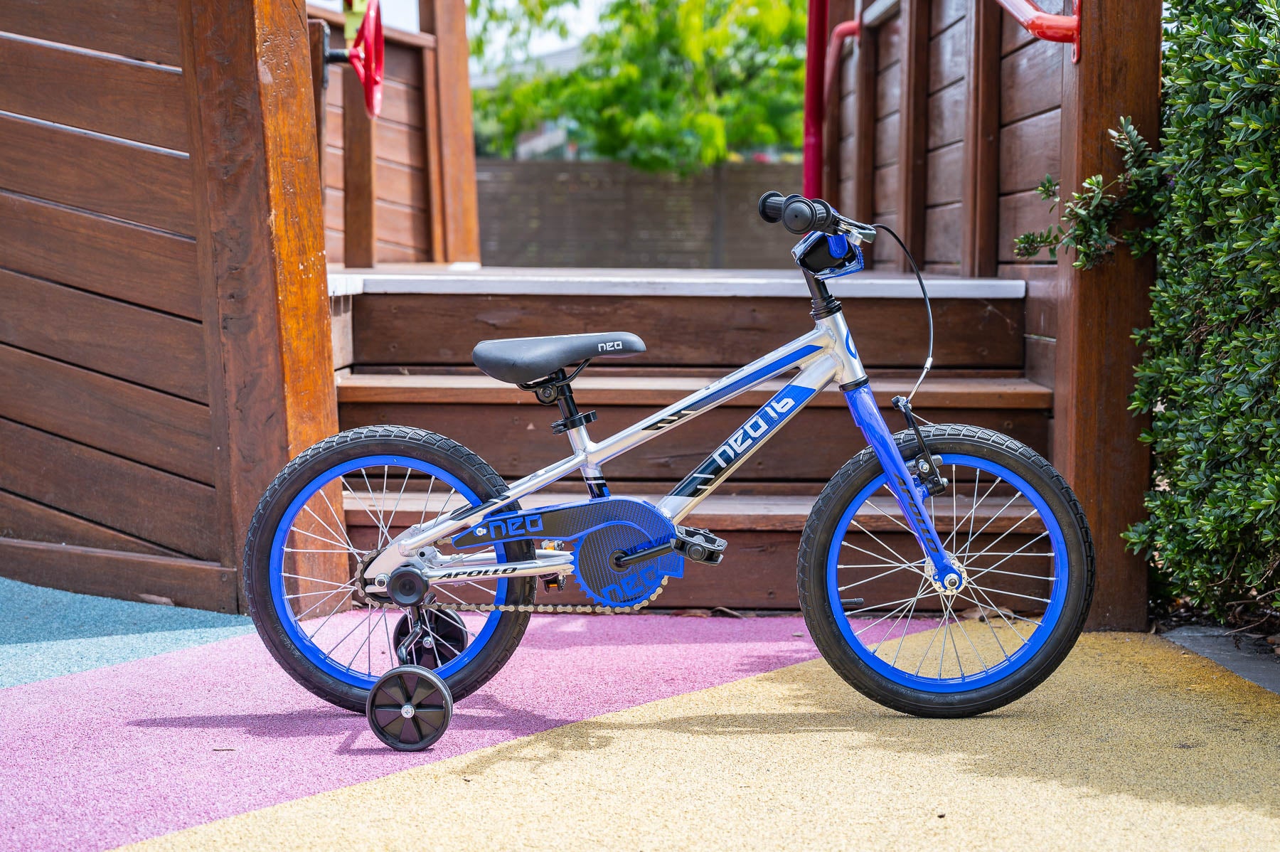 Neo+ 16" outdoor side shot in blue