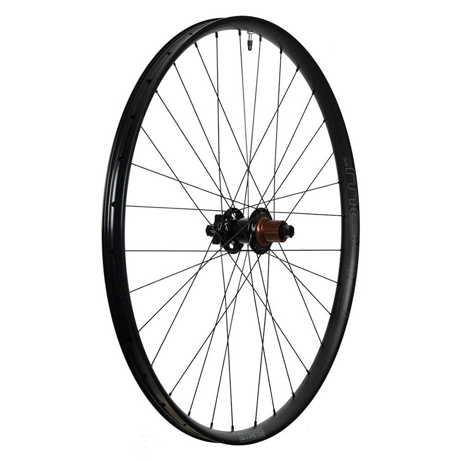 Stans No Tubes Flow MK4 27.5-inch mountain bike wheel with 32 spokes, 15mm thru-axle, boost disc, 6-bolt rotor mount