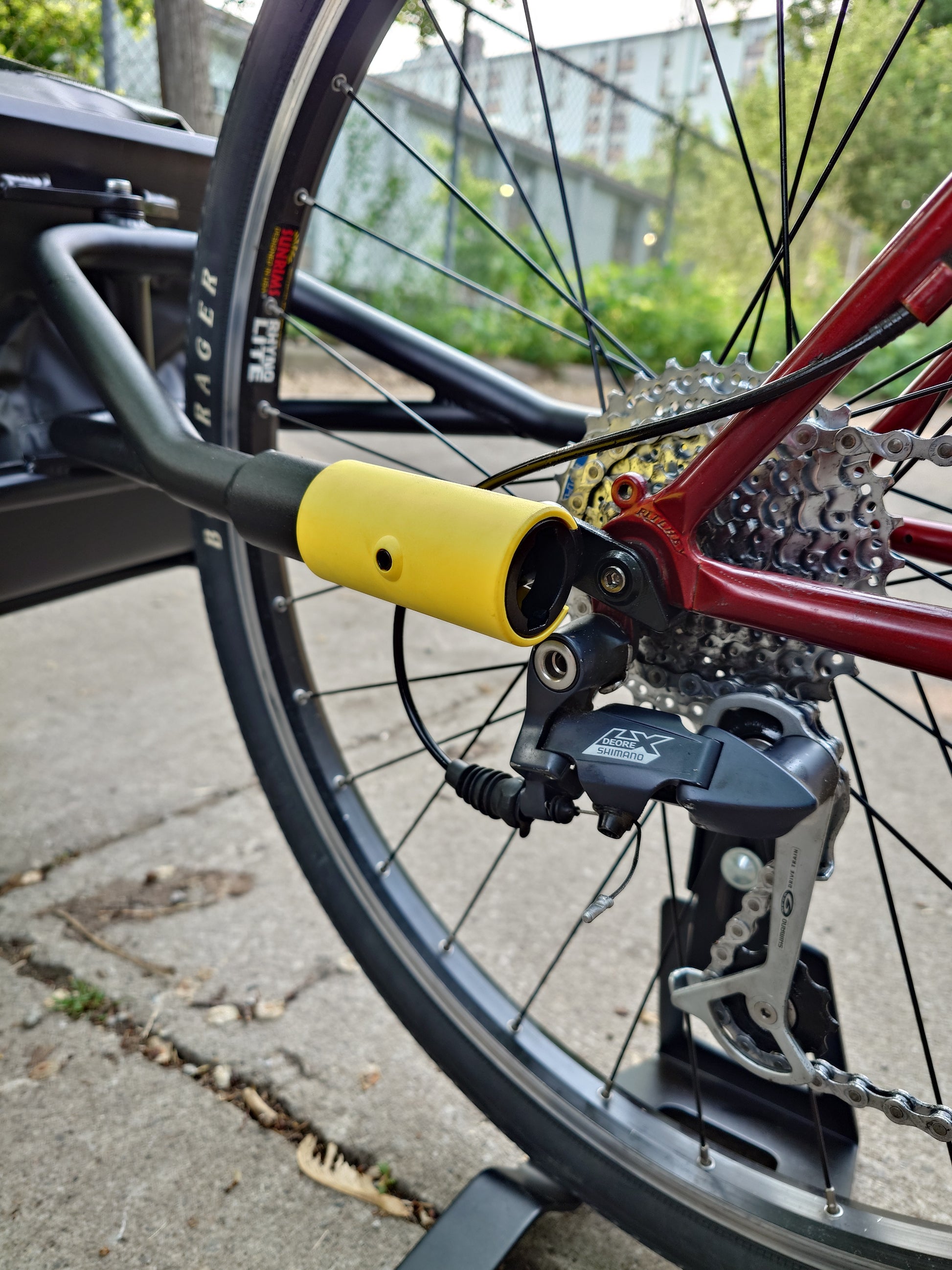 Topeak JOURNEY Q/R compatible trailer attached to a bicycle, designed for carrying cargo on bike trips.