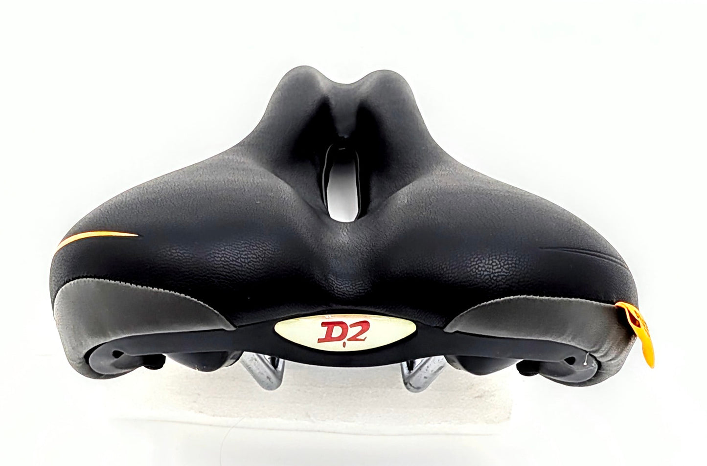 Velo Plush Saddle showing a close-up of the padded saddle with 278mm x 150mm dimensions, designed for comfort and durability
