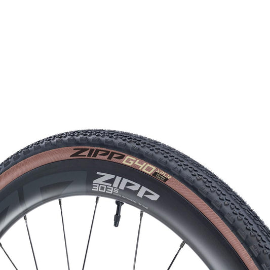 Zipp Tangente Course G40 gravel tire 700x40c with black folding design and 120 TPI for gravel cycling.